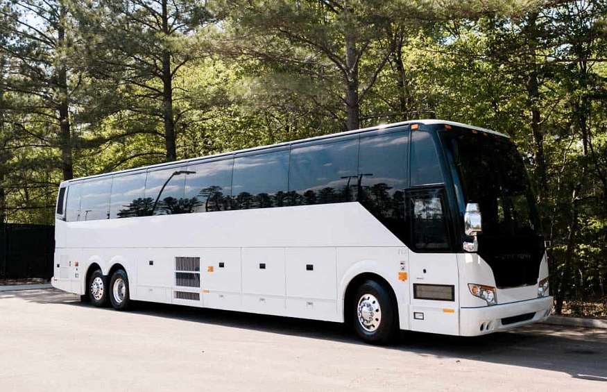 Coach Rental Tips: Ensuring a Smooth and Enjoyable Experience